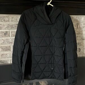 Lululemon size 4, zip away coat with hood, black, good condition, lightweight